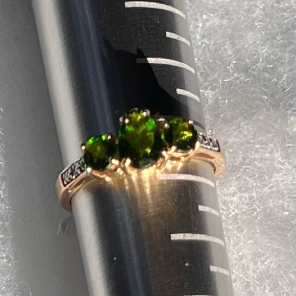 Russian Diopside & Diamond Ring in 14K Yellow Gold - Excellent Condition - Picture 8 of 10